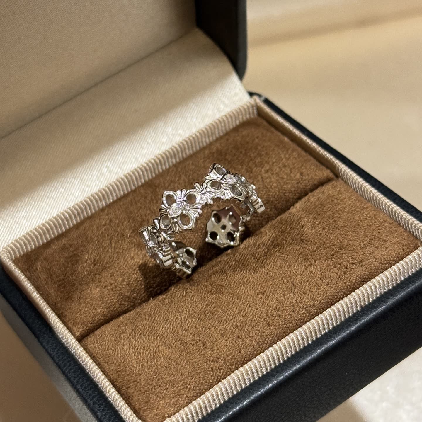 Van Cleef & Arpels Floral Diamond Ring
